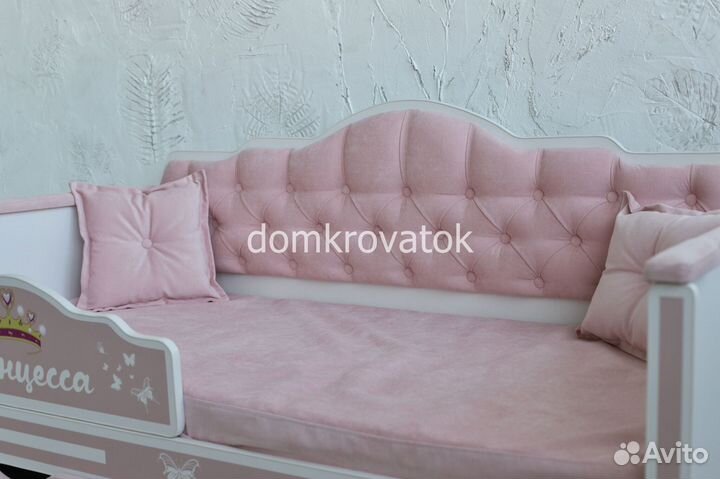 Кровать мягкая