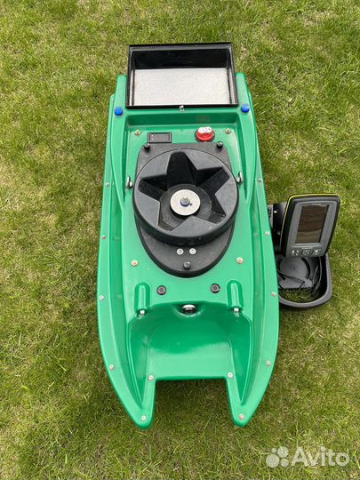 Кораблик Fishboat Leon с эхолотом Toslon 640
