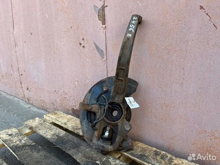 Передняя ступица, поворотный кулак правая Mercedes