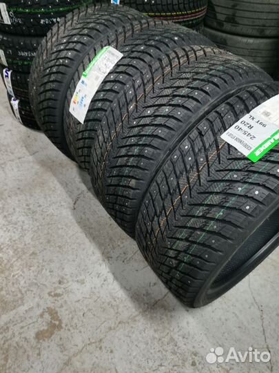 Grenlander Icedefensor Stud II 245/40 R20