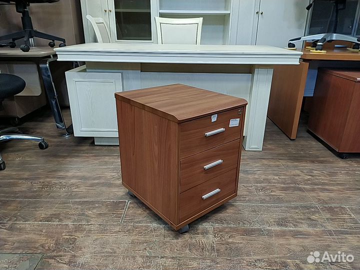 Тумба подкатная 3 ящ. б/у 44х52х60 09338-орх