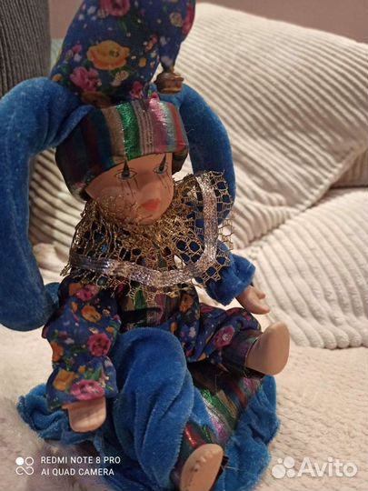 Кукла фарфоровая музыкальная