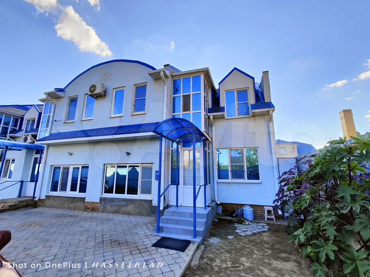 4-к. квартира, 107,2 м², 1/2 эт.