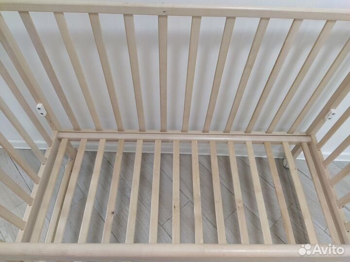 Детская кроватка на колёсиках + Матрас + Одеяло