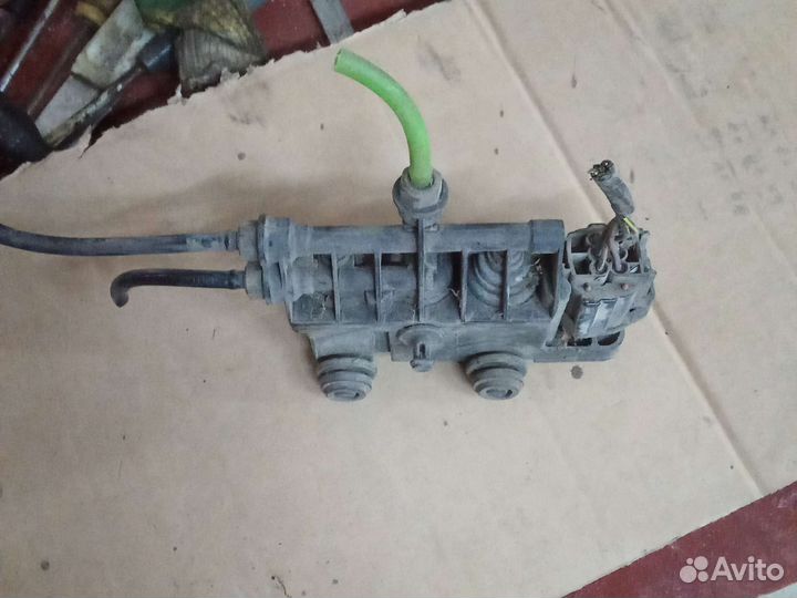 Блок клапан пневмоподушка land rover discovery 3