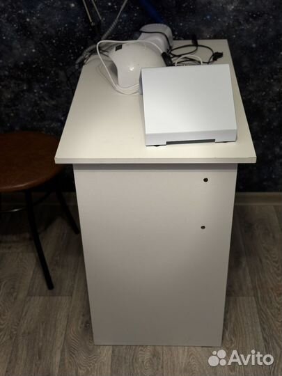 Маникюрный стол