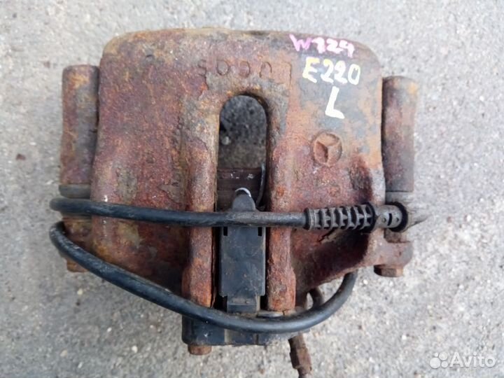 Суппорт передний левый для Мерседес W124