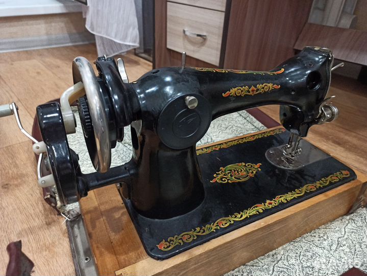 Швейная машина подольск ручная