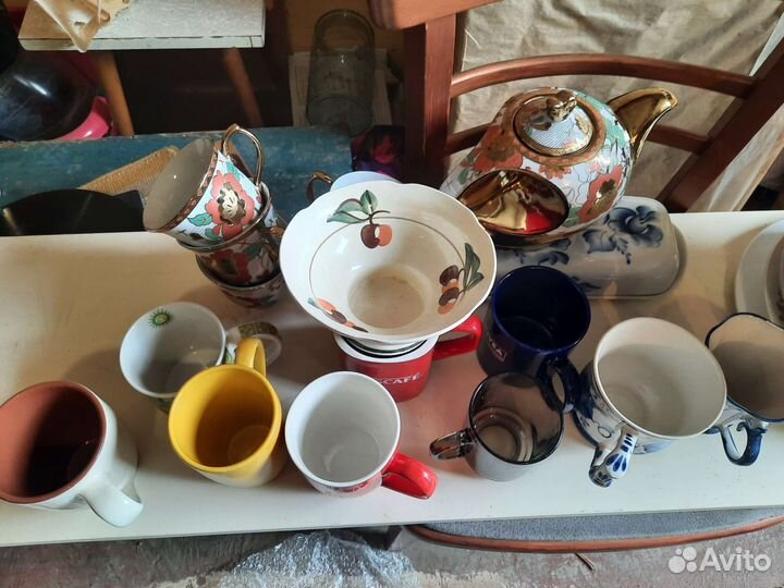 Посуда разная чашки тарелки