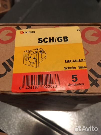 Розетка Quintela, Legrand 69689, 69580