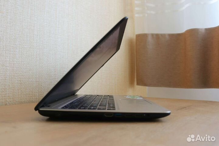 Ноутбук Asus 4 ядра, 4gb, hd605, ssd 250