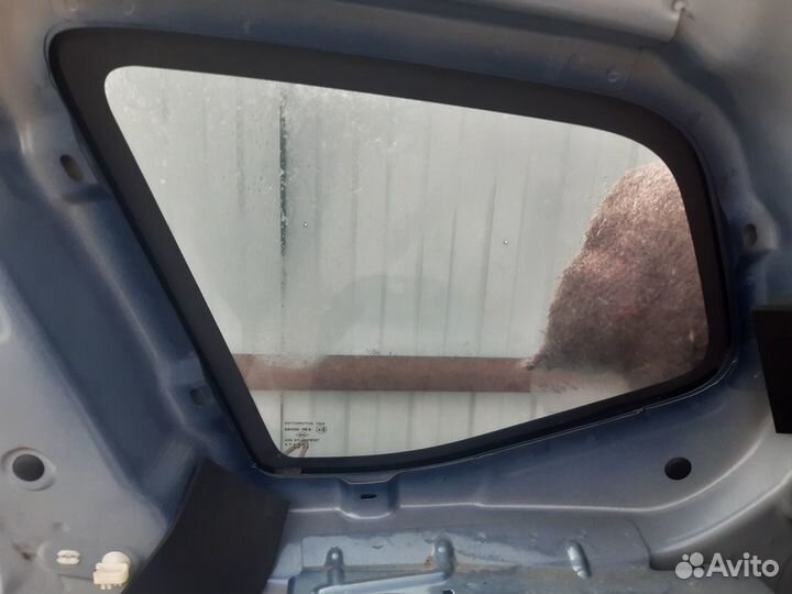 Стекло кузовное глухое правое Nissan Terrano D10