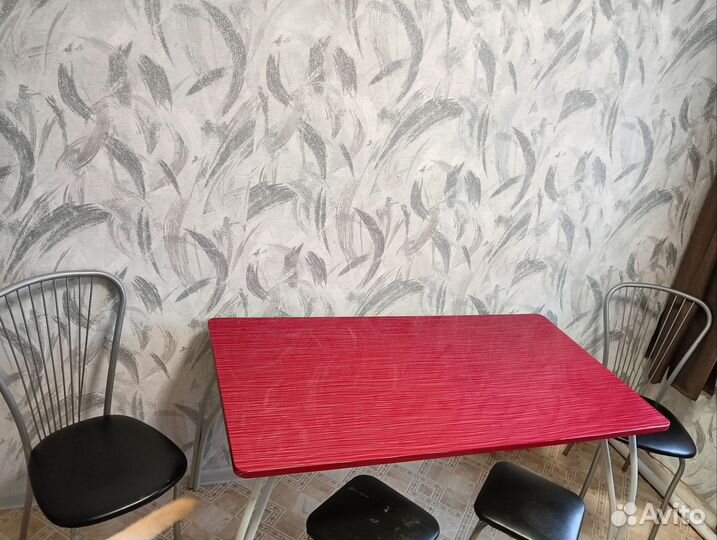 Продам стол и стулья