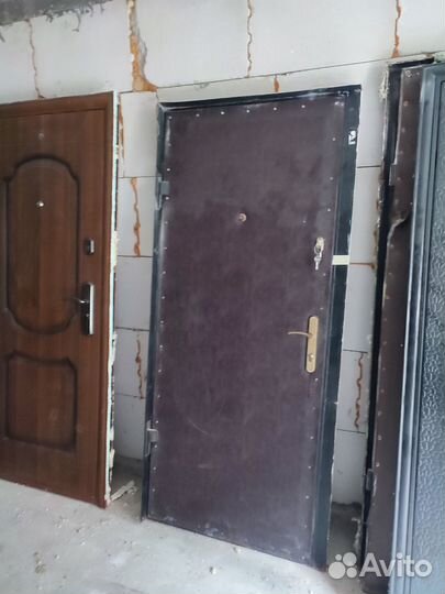 Двери б/у входные металлические