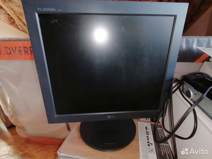 Монитор LG flatron, мышь, клава, стул