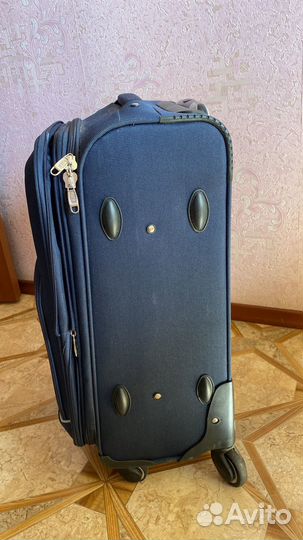 Чемодан на колесах дорожный