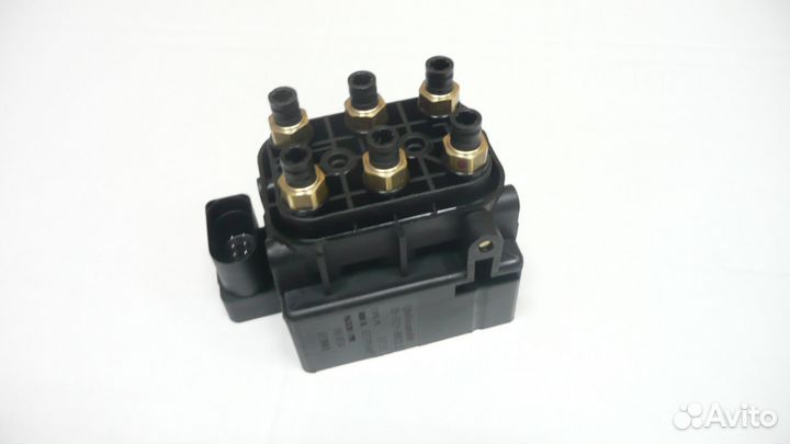 Блок клапанов пневмоподвески Hyundai Genesis BH