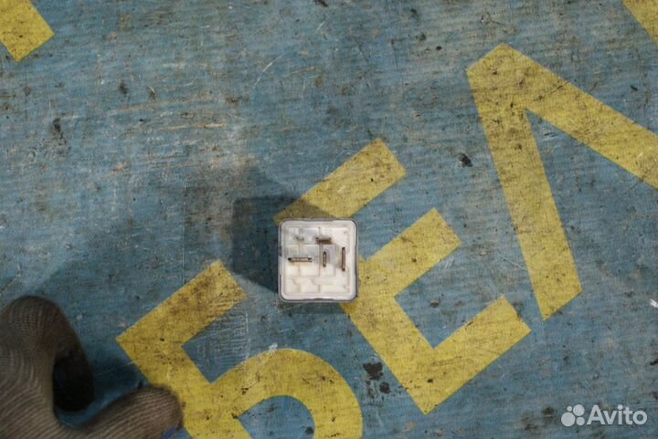 Реле бензонасоса Audi A6 C5