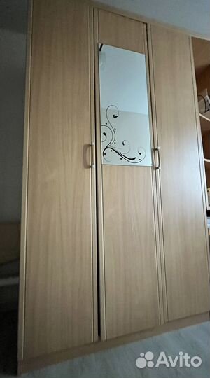 Шкаф распашной с зеркалом