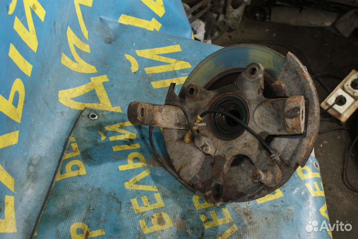 Передний поворотный кулак Ssang Yong Musso