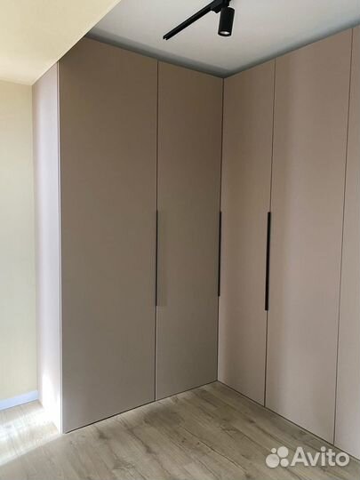 Распашной шкаф