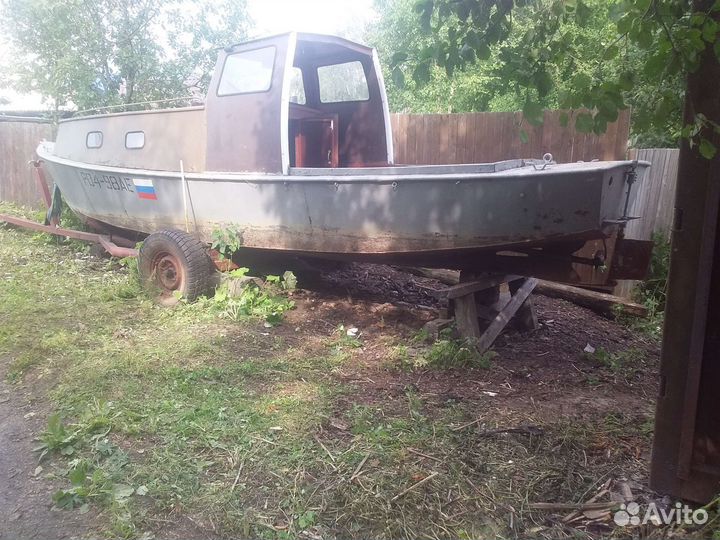 Катер стальной двиг л 6 отл состояние