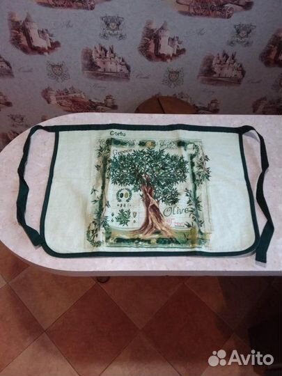 Полотенца разные и фартук. Новые