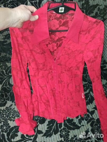 Блузы красная и в сеточку