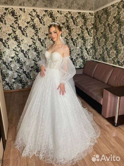 Свадебное платье со шлейфом