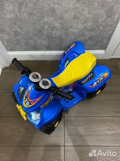 Детский квадроцикл на аккумуляторе