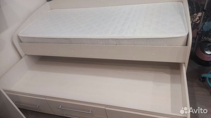 Двухуровневая детская кровать