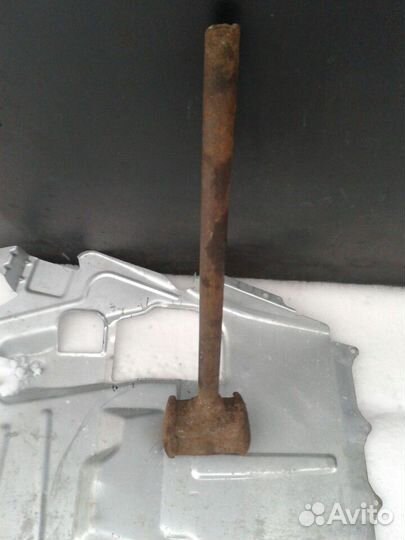 Кувалда ;ключи СССР; молотки
