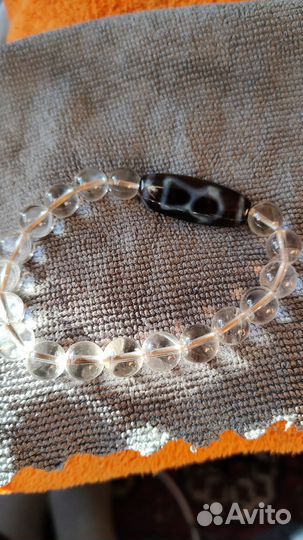 Браслет горный хрусталь, бусинка Дзи