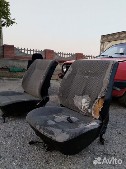 Сиденья купэ откидные гольф 2