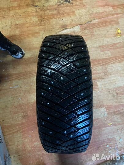 Goodyear Ultragrip Ice Arctic 205/55 R16