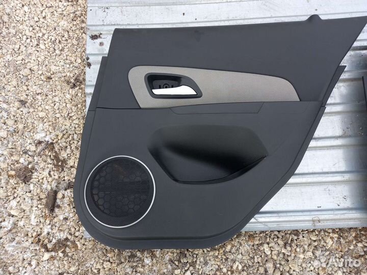 Обшивка дверей Chevrolet Cruze