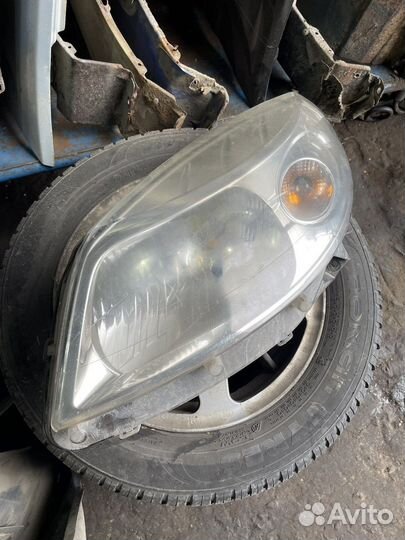 Renault Sandero 1 фара левая