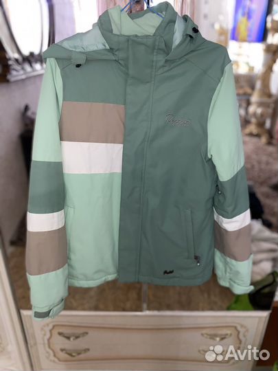 Горнолыжная куртка женская protest