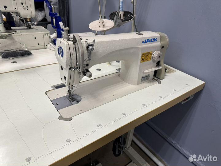 Швейная машина Jack