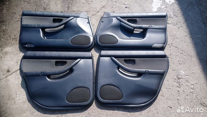 Обшивки дверей Subaru