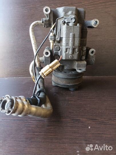 Компрессор кондиционера Mazda 2.0 LF