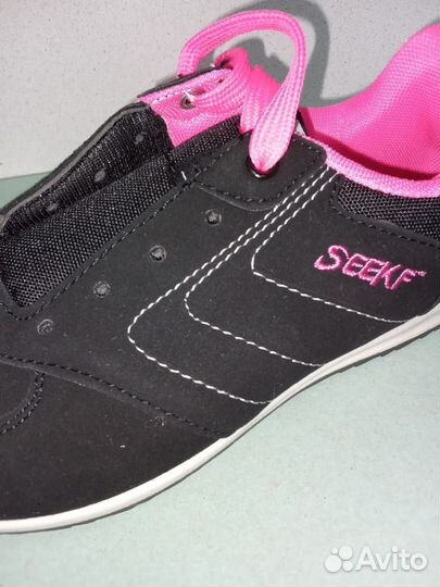 Кроссовки женские