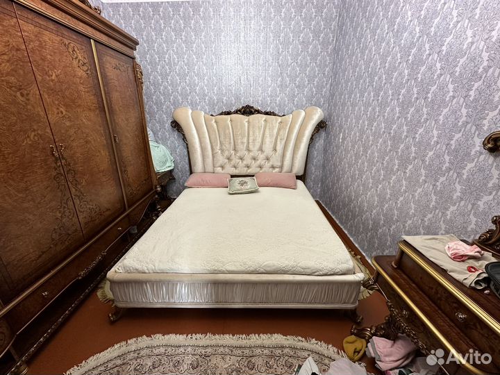 Спальный гарнитур