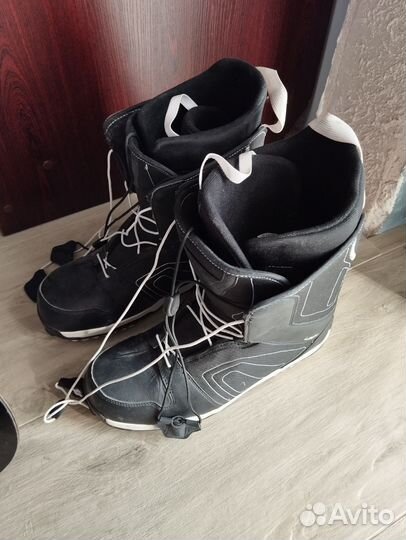 Сноуборд с креплениями