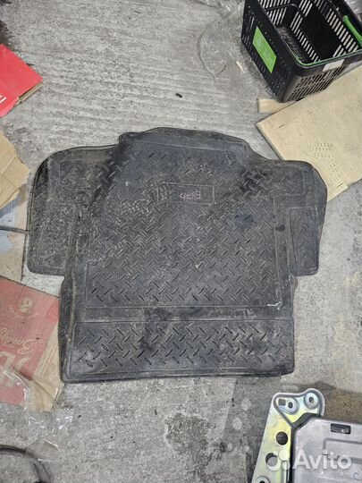 Резиновый ковёр багажника bmw e87 e81 1-series