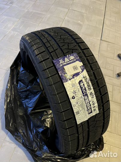 Triangle PL02 255/45 R20