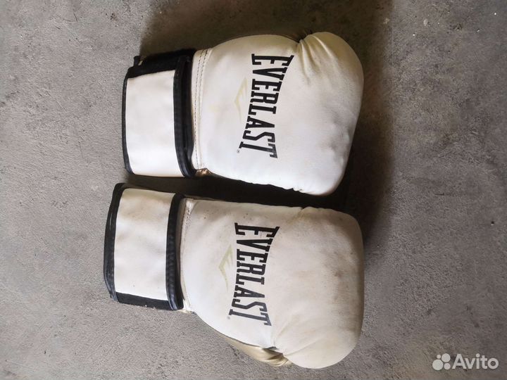 Боксерские перчатки