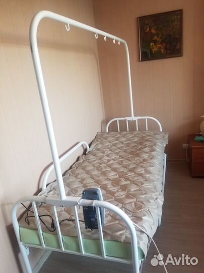 Медицинская кровать