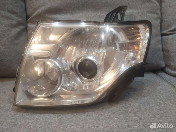 Фара Mitubishi pajero 4