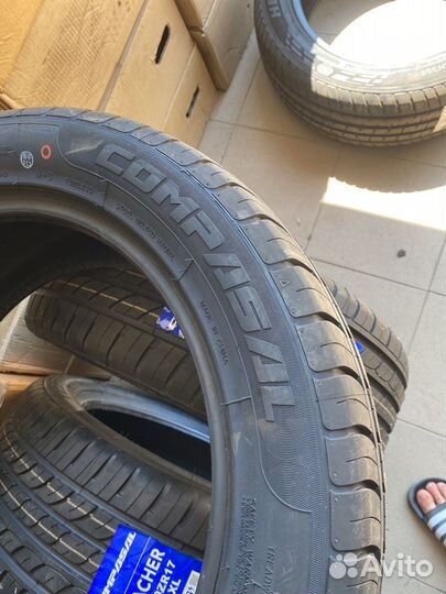 Compasal Smacher 225/50 R17